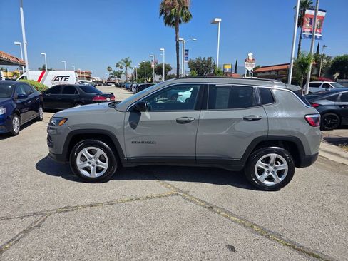 Used 2024 Jeep Compass Latitude AWD/4WD image 9