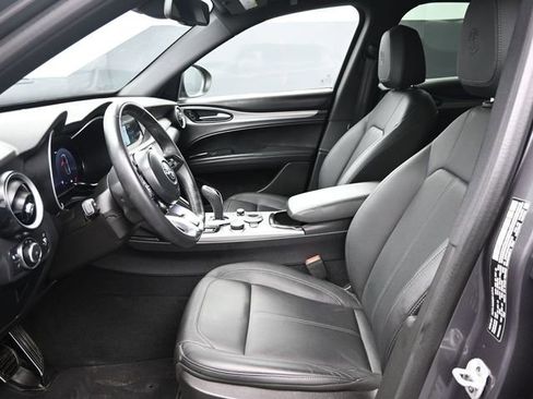 Used 2024 Alfa Romeo Stelvio Ti AWD/4WD image 5