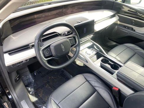 Used 2024 Lincoln Nautilus Premier image 12