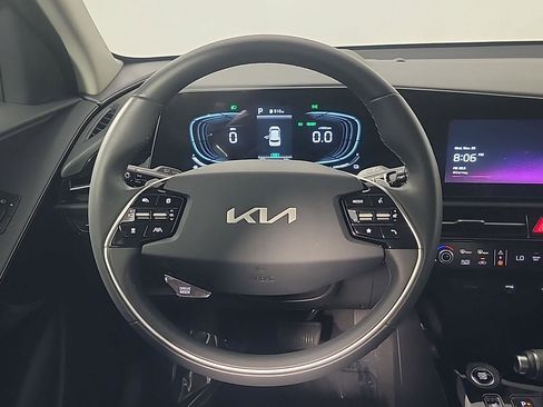 Used 2025 Kia Niro EX image 21