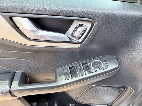 Used 2022 Ford Escape SEL FWD image 10