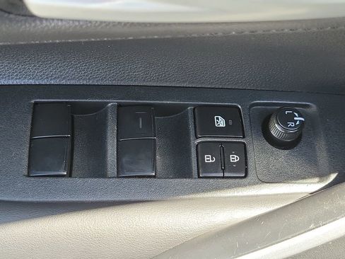 Used 2020 Toyota Corolla SE w/ Carpet Mat Package (TMS) image 19