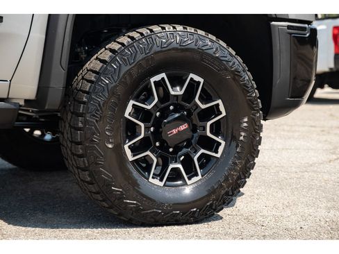 New 2026 GMC Sierra 2500 AT4X w/ LPO, Black Badging Package AWD/4WD image 10