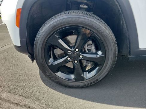 Used 2023 Jeep Grand Cherokee L Laredo image 18