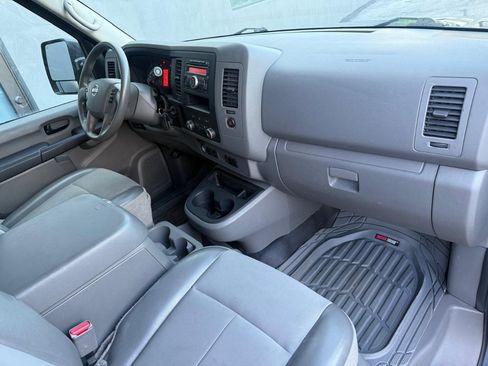 Used 2017 Nissan NV 3500 SL image 24