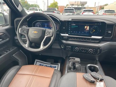 Used 2024 Chevrolet Silverado 1500 High Country AWD/4WD image 4