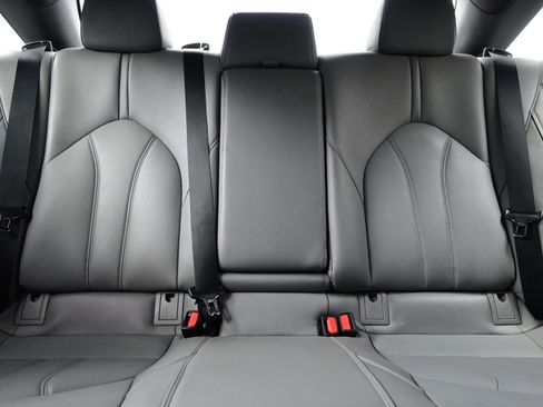 Used 2019 Toyota Avalon XLE image 15