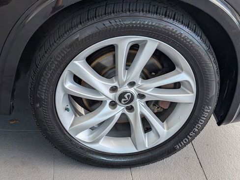 Used 2018 INFINITI QX30 FWD image 18