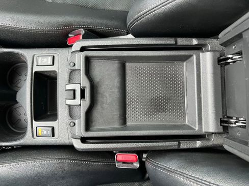 Used 2016 Nissan Rogue SL w/ SL Premium Package image 28