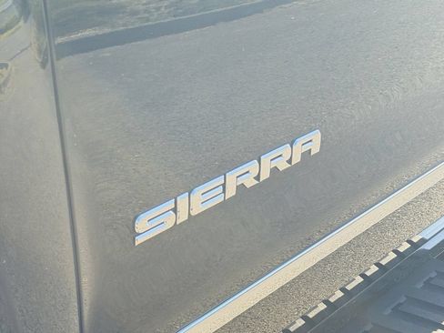 Used 2018 GMC Sierra 1500 SLT AWD/4WD image 34