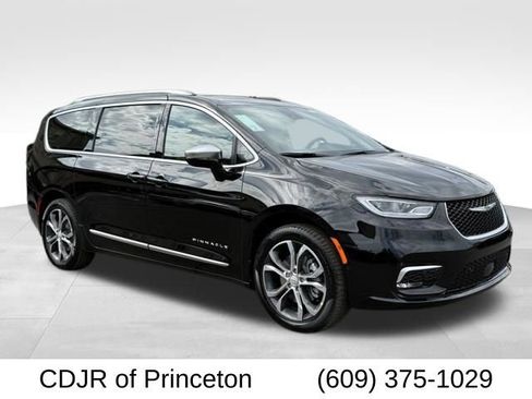New 2026 Chrysler Pacifica Pinnacle image 1