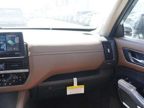 New 2026 Nissan Pathfinder Platinum image 24