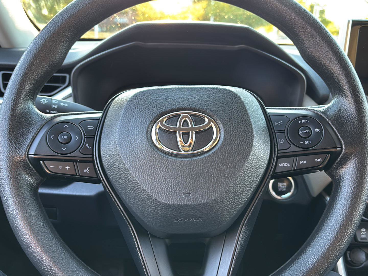 Used 2025 Toyota RAV4 XLE AWD/4WD image 25