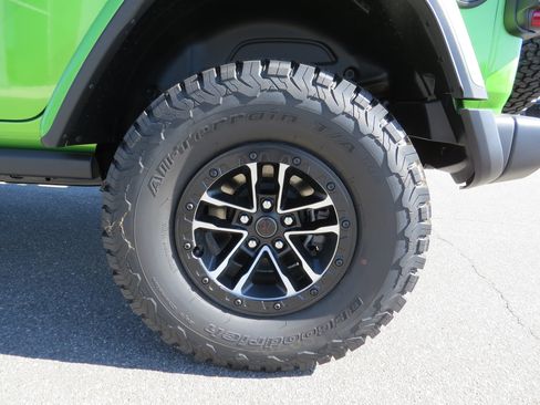 New 2025 Jeep Wrangler Unlimited Rubicon w/ XTREMEE 35" Tire Package image 12