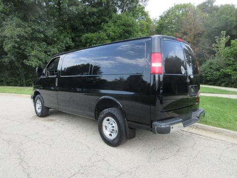 Used 2018 Chevrolet Express 2500 w/ Driver Convenience Package RWD image 21