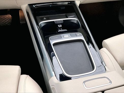 Used 2025 Mercedes-Benz GLB 250 image 17