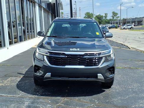 Used 2024 Kia Seltos EX AWD/4WD image 2