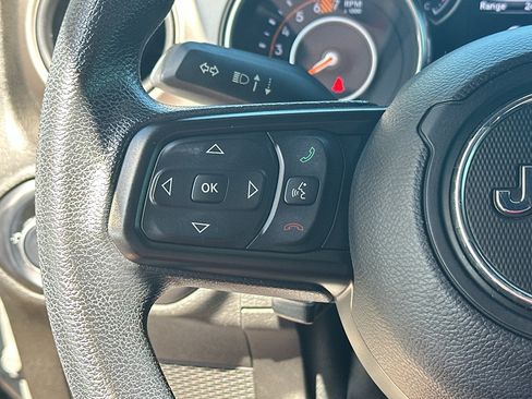 Used 2018 Jeep Wrangler Sport AWD/4WD image 13