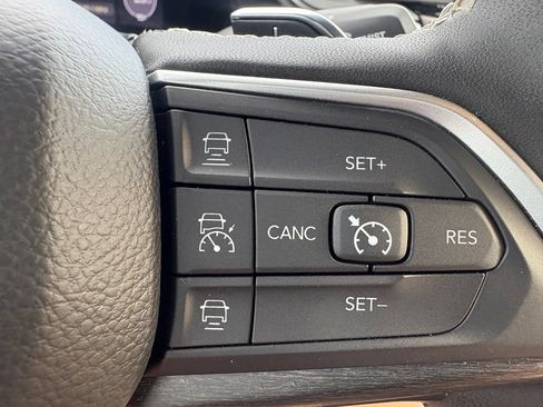 Used 2025 Jeep Grand Cherokee L Limited RWD image 18