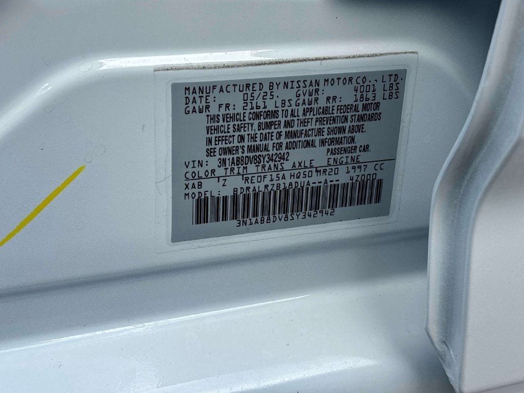 Used 2025 Nissan Sentra SR w/ Trunk Package FWD image 32
