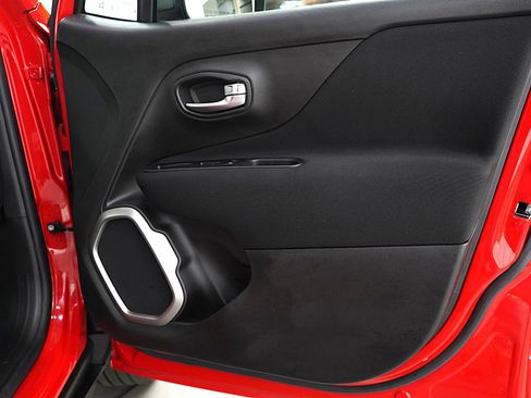 Used 2021 Jeep Renegade Latitude image 9