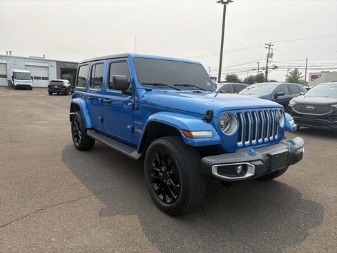 Used 2023 Jeep Wrangler Unlimited Sahara w/ Cold Weather Group AWD/4WD image 9