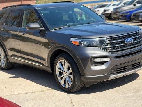 Used 2020 Ford Explorer XLT w/ Equipment Group 202A image 3