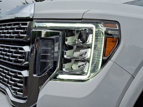 Used 2021 GMC Sierra 2500 Denali w/ Denali Ultimate Package AWD/4WD image 9