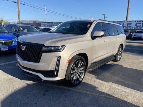 Used 2022 Cadillac Escalade ESV Sport Platinum image 2