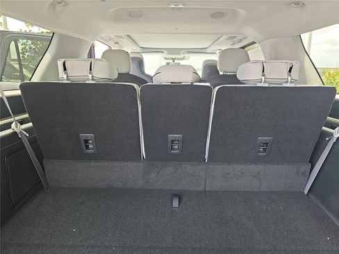 New 2027 Lincoln Navigator L Black Label RWD image 9