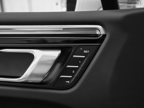 Certified 2026 Porsche Macan AWD/4WD image 26
