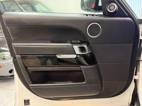 Used 2016 Land Rover Range Rover HSE image 15