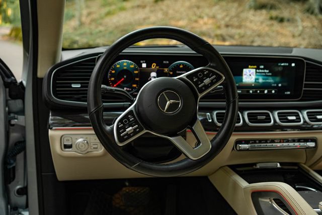 Used 2023 Mercedes-Benz GLS 450 4MATIC image 21
