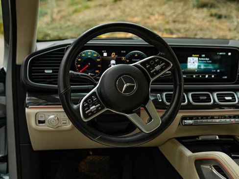 Used 2023 Mercedes-Benz GLS 450 4MATIC image 21