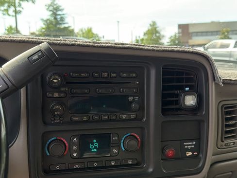 Used 2006 Chevrolet Silverado 2500 LT w/ Heavy-Duty Power Package AWD/4WD image 16