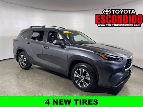 Certified 2024 Toyota Highlander XLE image 1