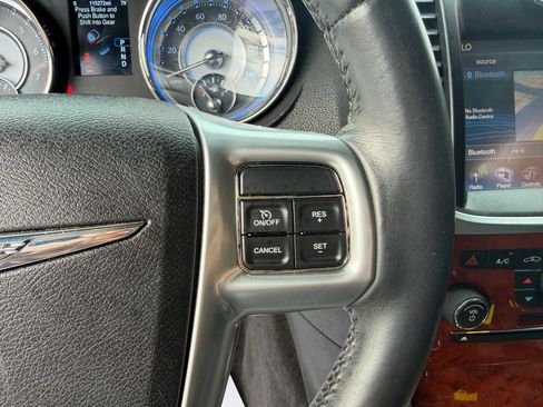 Used 2013 Chrysler 300 AWD w/ Driver Convenience Group image 12
