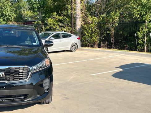 Used 2020 Kia Sorento LX FWD image 3