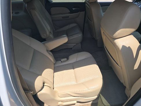 Used 2009 GMC Yukon XL Denali AWD/4WD image 17