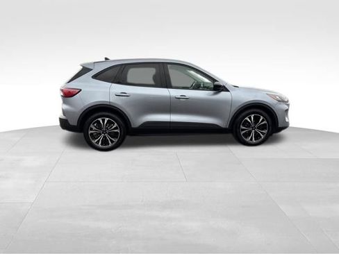 Certified 2022 Ford Escape SE w/ SE Sport Appearance Package image 5
