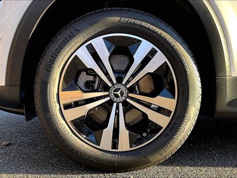 Used 2025 Mercedes-Benz GLB 250 4MATIC image 8