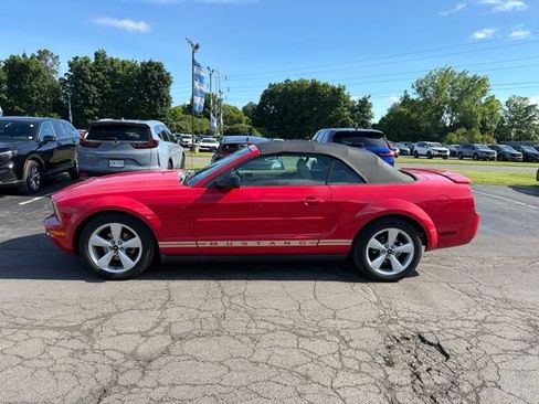 Used 2007 Ford Mustang Convertible RWD image 5