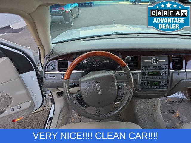 Used 2008 Lincoln Town Car Signature Limited RWD image 15