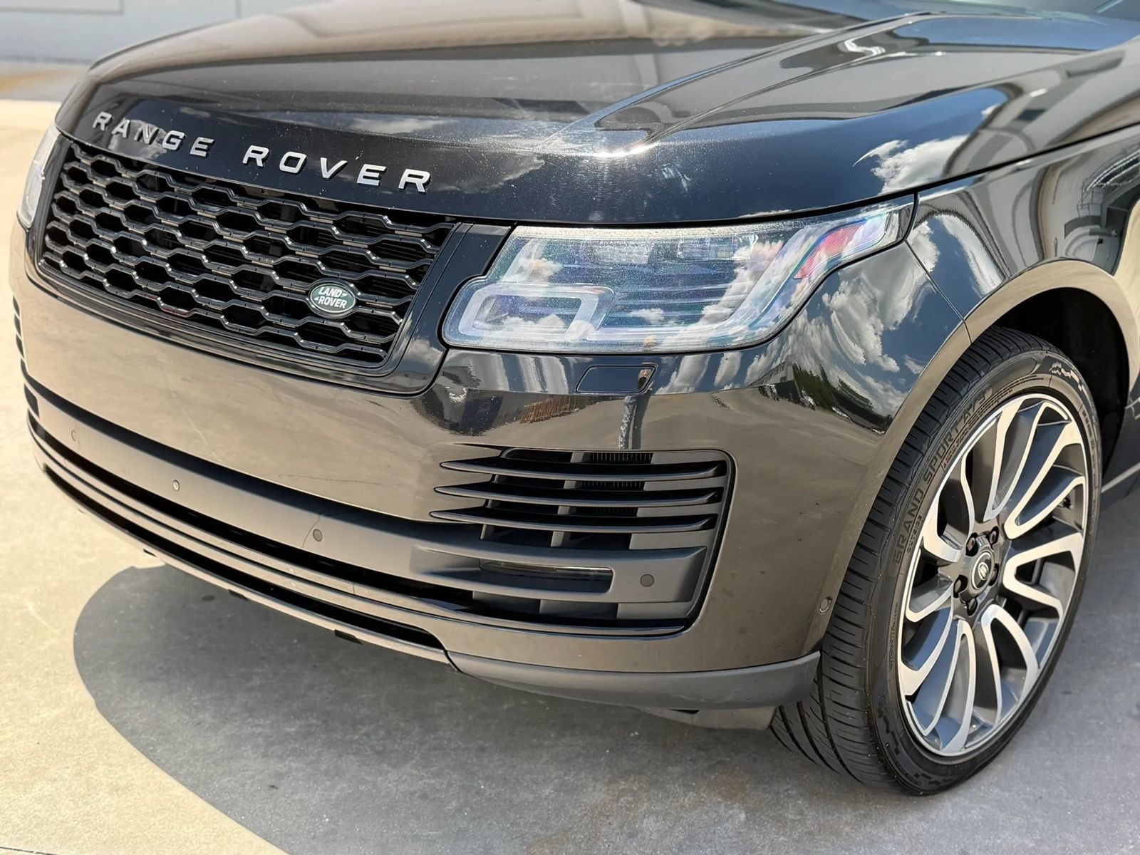 Used 2019 Land Rover Range Rover Long Wheelbase Supercharged AWD/4WD image 2