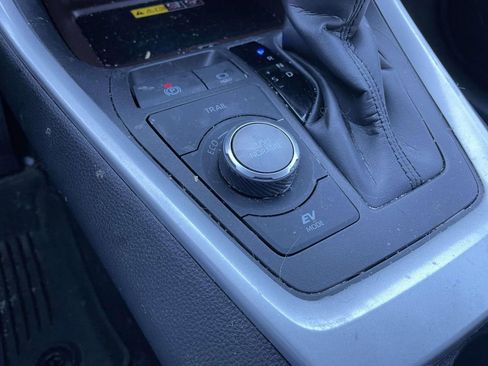 Used 2024 Toyota RAV4 Limited image 42