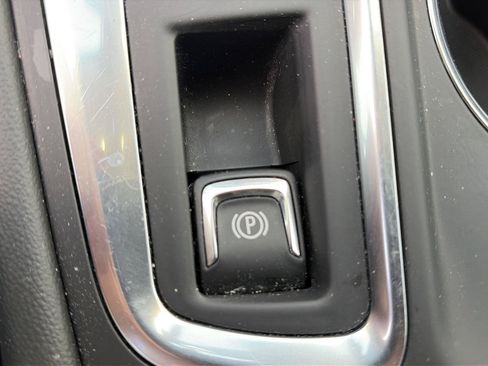 Used 2024 Chevrolet Equinox LT FWD image 15
