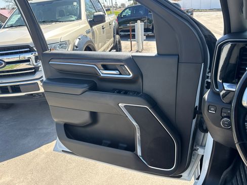 Used 2024 Chevrolet Silverado 2500 LT AWD/4WD image 16