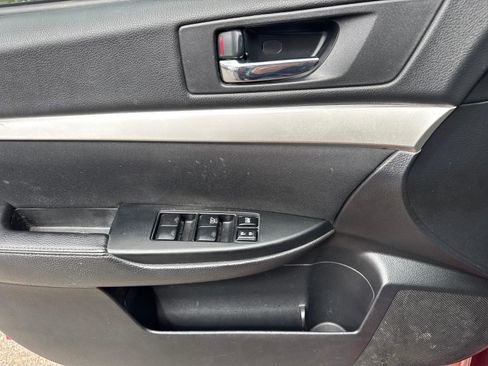 Used 2012 Subaru Legacy 2.5i Premium AWD/4WD image 12