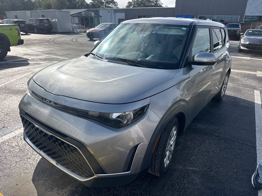 Used 2023 Kia Soul LX FWD image 3