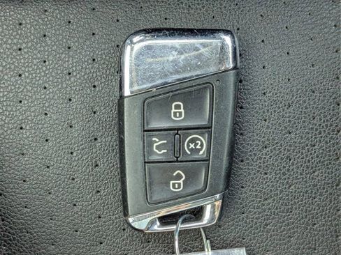 Used 2023 Volkswagen Atlas SEL R-Line AWD/4WD image 34